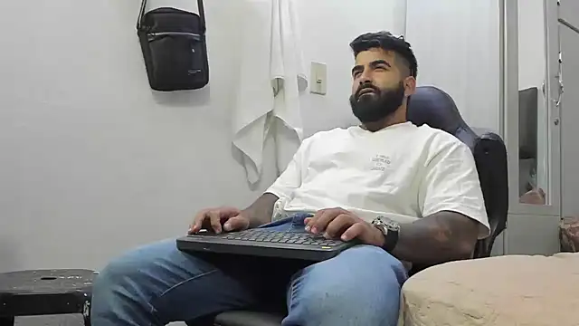 Snapshot of Lyon_vach chatting on 01/13/25, 01:56 Lyon vach online show from 01/13/25, 01:56