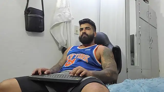 Snapshot of Lyon_vach chatting on 01/14/25, 04:04 Lyon vach online show from 01/14/25, 04:04