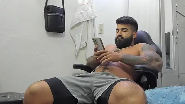 Snapshot of Lyon_vach chatting on 01/14/25, 01:06 Lyon vach online show from 01/14/25, 01:06