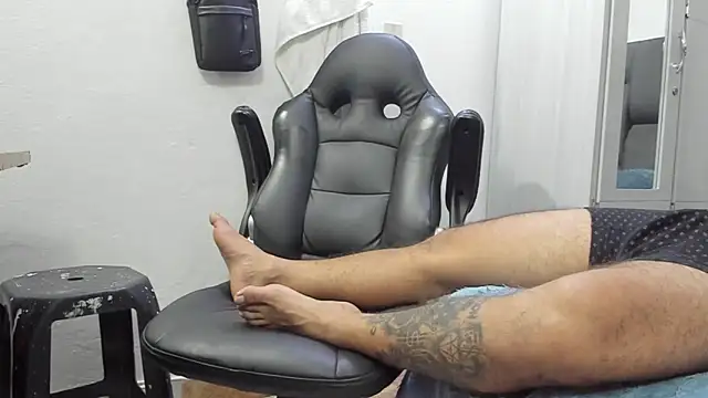 Snapshot of Lyon_vach chatting on 01/14/25, 10:23 Lyon vach online show from 01/14/25, 10:23