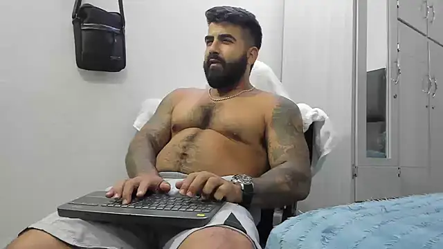 Snapshot of Lyon_vach chatting on 01/15/25, 04:15 Lyon vach online show from 01/15/25, 04:15