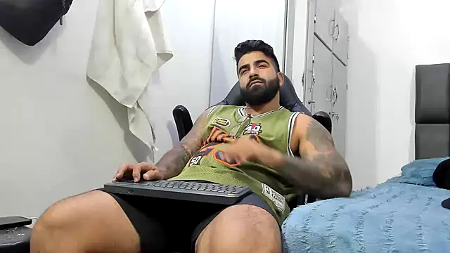 Snapshot of Lyon_vach chatting on 01/22/25, 04:44 Lyon vach online show from 01/22/25, 04:44