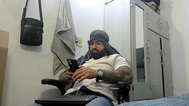 Snapshot of Lyon_vach chatting on 01/23/25, 10:33 Lyon vach online show from 01/23/25, 10:33