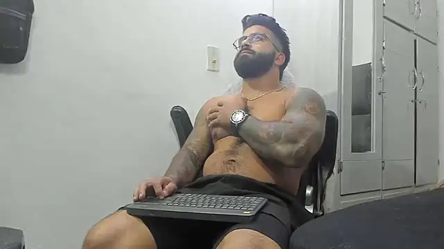 Snapshot of Lyon_vach chatting on 02/05/25, 12:20 Lyon vach online show from 02/05/25, 12:20