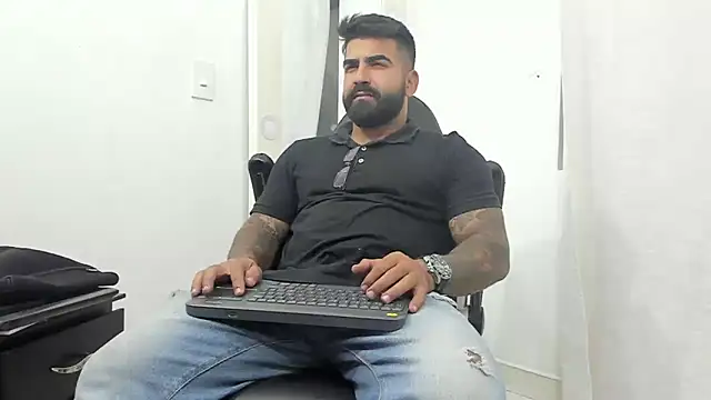 Snapshot of Lyon_vach chatting on 03/16/25, 02:10 Lyon vach online show from 03/16/25, 02:10