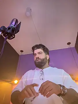 Snapshot of Lyon_vach chatting on 10/10/25, 02:10 Lyon vach online show from 10/10/25, 02:10