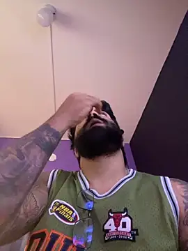 Snapshot of Lyon_vach chatting on 10/17/25, 08:11 Lyon vach online show from 10/17/25, 08:11