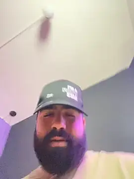 Snapshot of Lyon_vach chatting on 10/21/25, 01:01 Lyon vach online show from 10/21/25, 01:01