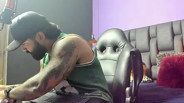 Snapshot of Lyon_vach chatting on 11/11/25, 05:46 Lyon vach online show from 11/11/25, 05:46