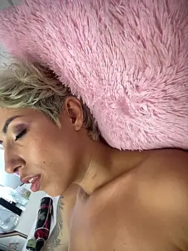 Snapshot of MONSYHOT1 chatting on 02/01/25, 12:29 MONSYHOT1 online show from 02/01/25, 12:29