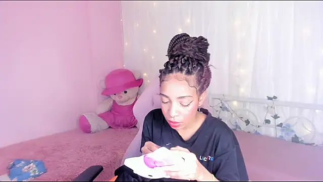 Abigail Wilson  online show from 03/11/25, 08:20