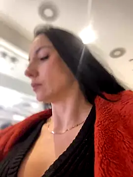 Snapshot of Roxana-Sexy chatting on 12/07/24, 05:48 Roxana-Sexy online show from 12/07/24, 05:48