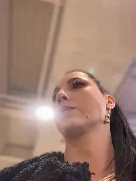 Snapshot of Roxana-Sexy chatting on 01/15/25, 06:43 Roxana-Sexy online show from 01/15/25, 06:43