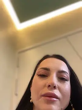 Snapshot of Roxana-Sexy chatting on 02/28/25, 05:48 Roxana-Sexy online show from 02/28/25, 05:48