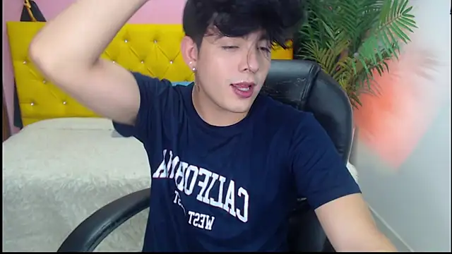 Snapshot of nolan_twink1 chatting on 01/22/25, 05:38 nolan twink1 online show from 01/22/25, 05:38