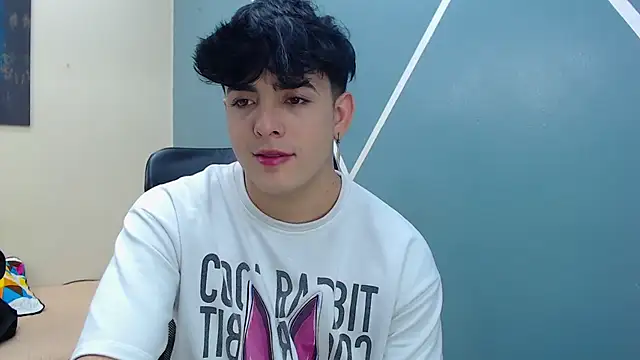 Snapshot of nolan_twink1 chatting on 03/08/25, 05:43 nolan twink1 online show from 03/08/25, 05:43