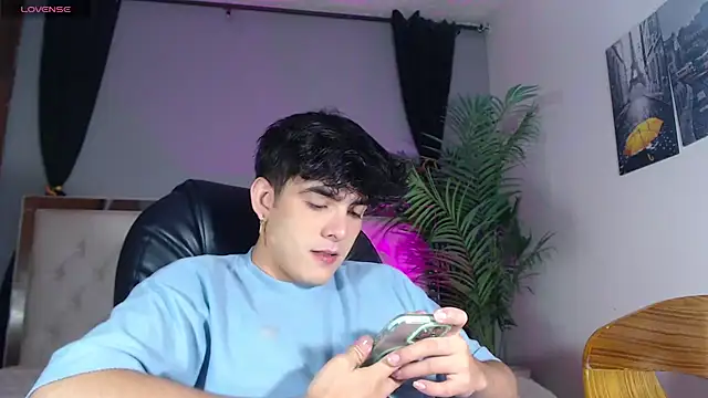 Snapshot of nolan_twink1 chatting on 09/29/25, 05:51 nolan twink1 online show from 09/29/25, 05:51