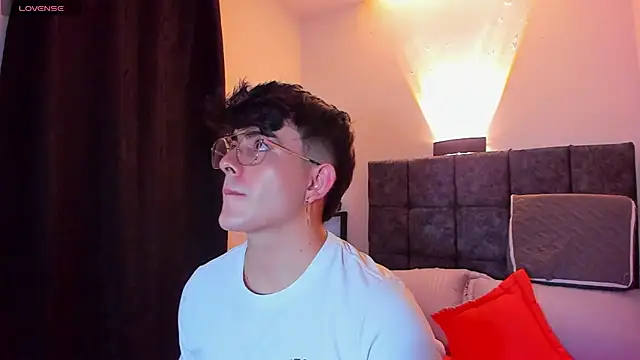 Snapshot of nolan_twink1 chatting on 10/08/25, 02:31 nolan twink1 online show from 10/08/25, 02:31