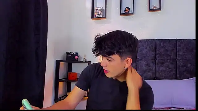 Snapshot of nolan_twink1 chatting on 10/16/25, 07:37 nolan twink1 online show from 10/16/25, 07:37