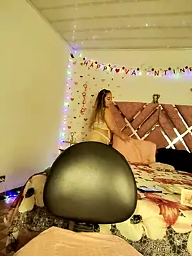 LaurenWelly  online show from 02/14/25, 11:42