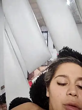 LaurenWelly  online show from 12/23/25, 04:10