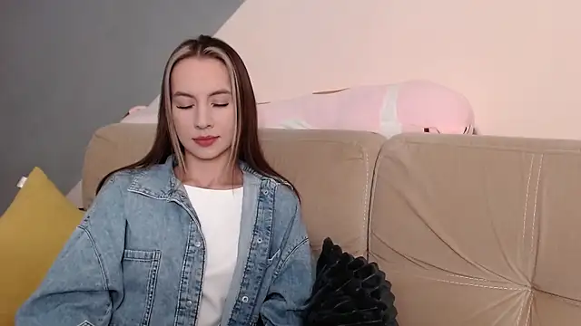 Snapshot of AmbrielHailey chatting on 10/18/25, 01:08 AmbrielHailey online show from 10/18/25, 01:08