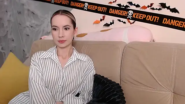 Snapshot of AmbrielHailey chatting on 11/02/25, 07:27 AmbrielHailey online show from 11/02/25, 07:27