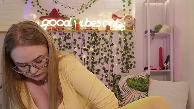 MonicaAsis online show from 02/01/26, 05:44