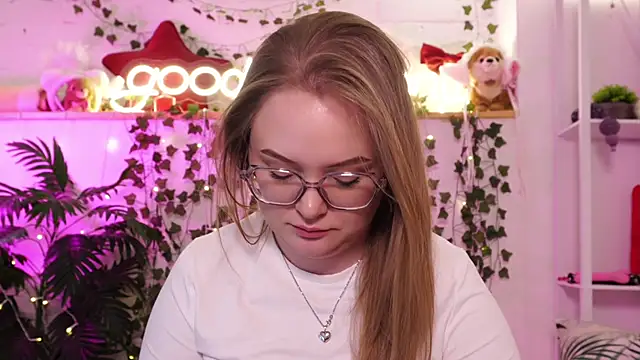 MonicaAsis online show from 04/16/26, 09:39