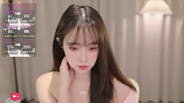 Snapshot of -Yokyo chatting on 11/18/25, 11:37 -Yokyo online show from 11/18/25, 11:37