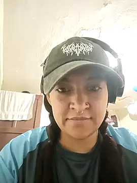 Snapshot of CORALINE_GREYM chatting on 10/25/25, 04:57 CORALINE GREYM online show from 10/25/25, 04:57