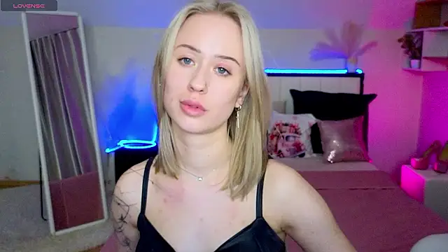 Snapshot of SashaBrooks chatting on 01/19/26, 04:33 SashaBrooks online show from 01/19/26, 04:33