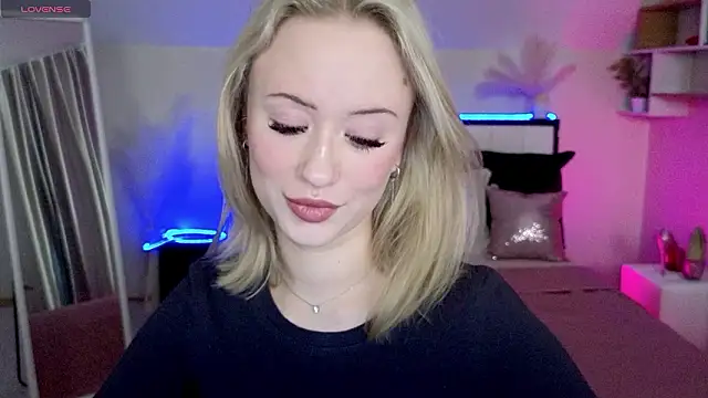 Snapshot of SashaBrooks chatting on 02/05/26, 02:11 SashaBrooks online show from 02/05/26, 02:11