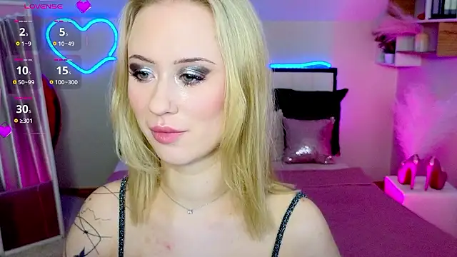 Snapshot of SashaBrooks chatting on 02/19/26, 02:02 SashaBrooks online show from 02/19/26, 02:02