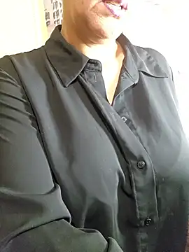 Foxlady2271 online show from 02/13/25, 09:49