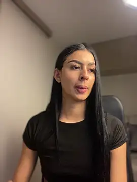 maddy bronw  online show from 12/22/24, 12:07