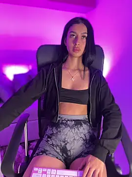 maddy bronw  online show from 01/28/25, 12:57