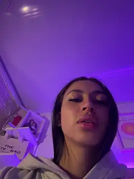 maddy bronw  online show from 11/14/25, 10:29