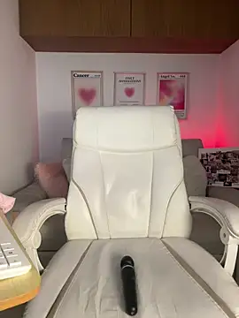 maddy bronw  online show from 03/18/26, 10:02