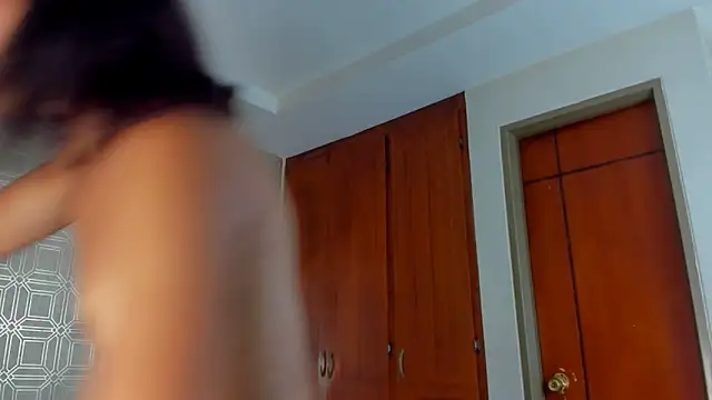 evelyn wine online show from 01/12/25, 12:49