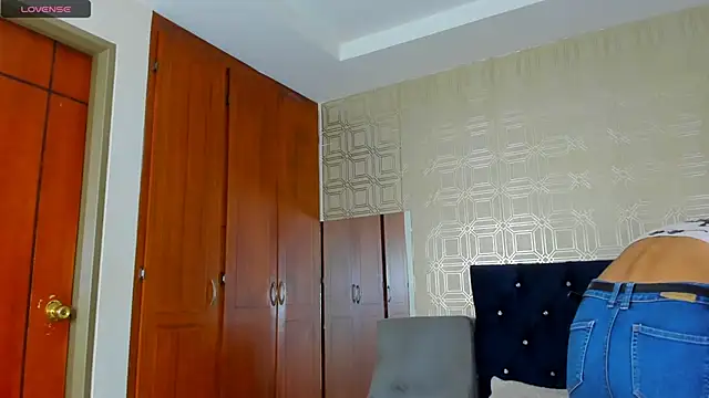 evelyn wine online show from 01/28/25, 07:32