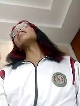 evelyn wine online show from 02/01/25, 05:07