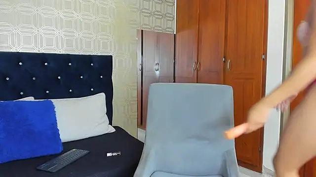 evelyn wine online show from 02/11/25, 12:49