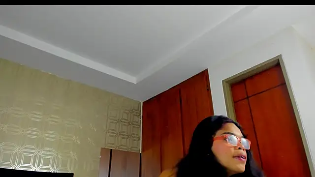 evelyn wine online show from 03/16/25, 05:50