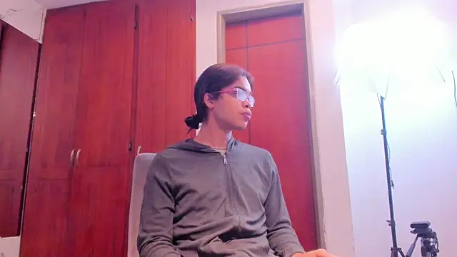 evelyn wine online show from 09/20/25, 07:04