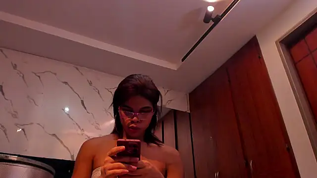 evelyn wine online show from 09/25/25, 10:02