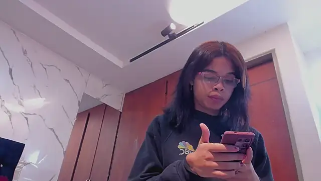 evelyn wine online show from 10/13/25, 07:03