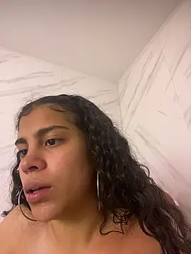 Snapshot of NINA_18_YEARS chatting on 02/18/25, 12:48 NINA 18 YEARS online show from 02/18/25, 12:48