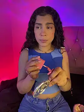 Snapshot of NINA_18_YEARS chatting on 09/11/25, 12:33 NINA 18 YEARS online show from 09/11/25, 12:33