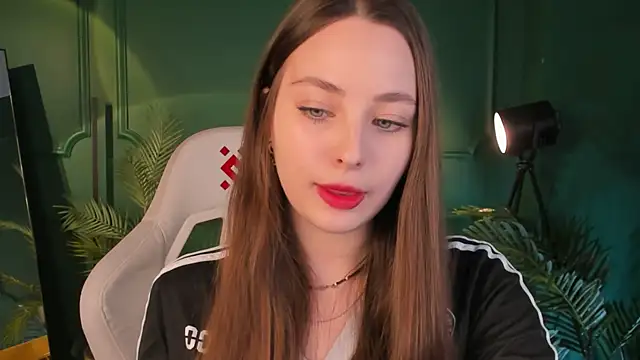 MoonLissa online show from 12/16/24, 01:43